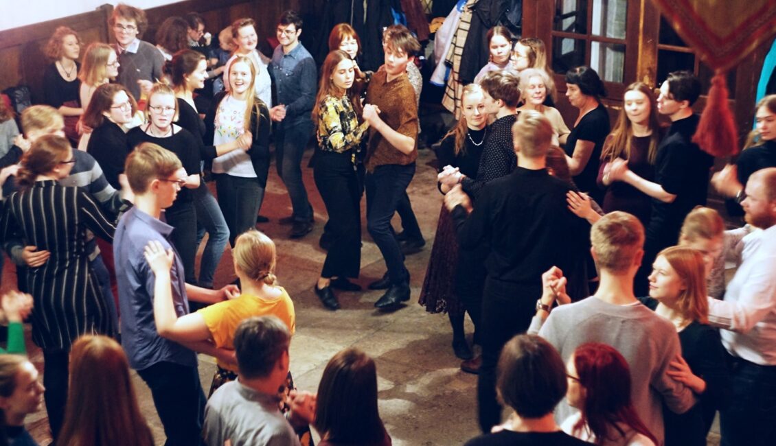 Tallinna tantsuklubi Hopneri Maja Diele saalis