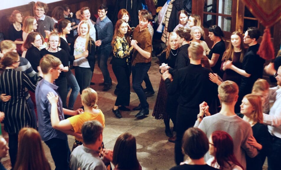 Tallinna tantsuklubi Hopneri Maja Diele saalis