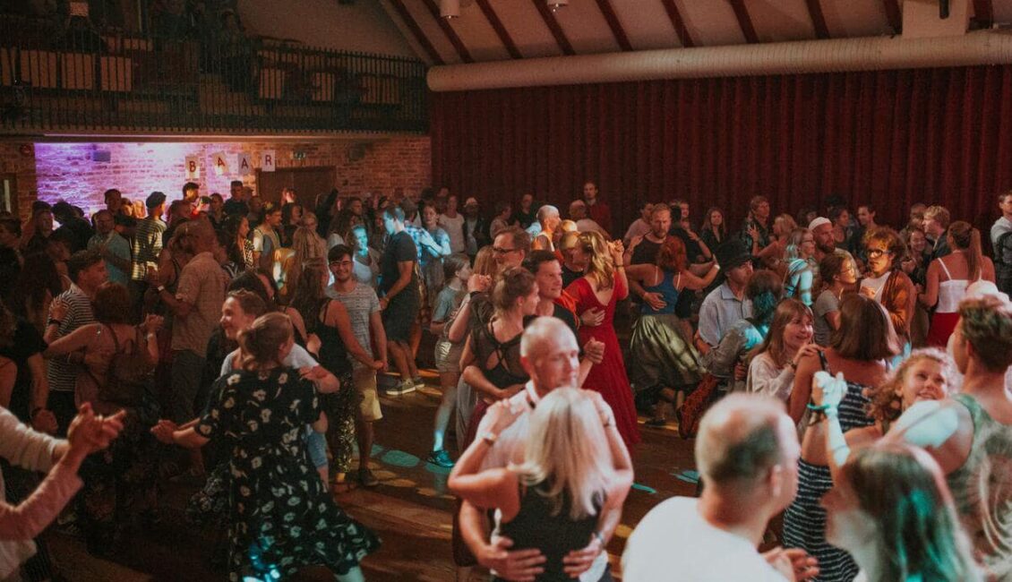 Viljandi tantsumaja Pärimusmuusika Aida suures saalis